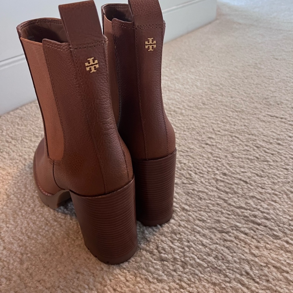 NWOT Tory Burch Chelsea Boots